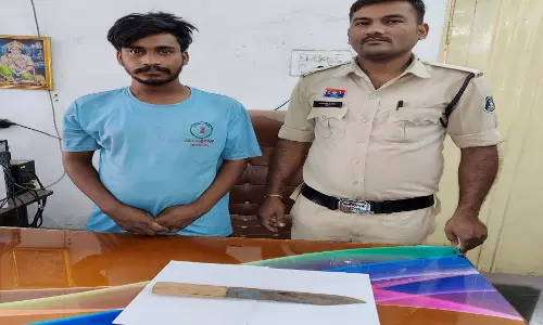 छोटा अशोक नगर में चाकू लेकर घूमते युवक गिरफ्तार