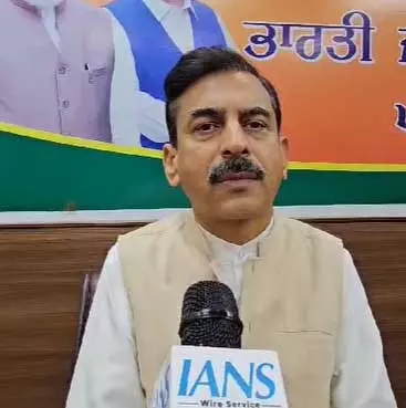 भाजपा नेता का आप सरकार पर निशाना, पंजाब सरकार शिक्षा में ला रही राजनीति भाजपा नेता का आप सरकार पर निशाना, पंजाब सरकार शिक्षा में ला रही राजनीति