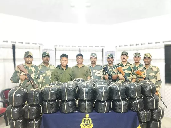 BSF Tripura ने सीमा पर 29 बांग्लादेशी नागरिकों को पकड़ा BSF Tripura ने सीमा पर 29 बांग्लादेशी नागरिकों को पकड़ा