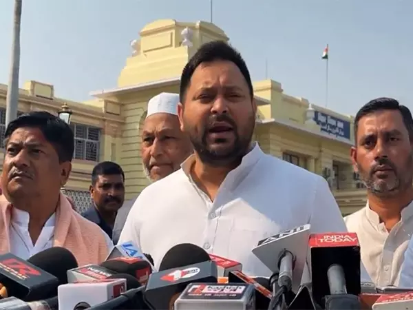तेजस्वी यादव ने BJP MLA की होली संबंधी टिप्पणी पर कार्रवाई न करने के लिए नीतीश कुमार की आलोचना की तेजस्वी यादव ने BJP MLA की होली संबंधी टिप्पणी पर कार्रवाई न करने के लिए नीतीश कुमार की आलोचना की