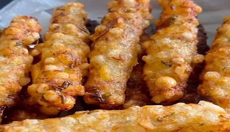 Sabudana Fries: यह स्वादिष्ट व्यंजन हर किसी का दिल जीतने की क्षमता रखता है Sabudana Fries: यह स्वादिष्ट व्यंजन हर किसी का दिल जीतने की क्षमता रखता है