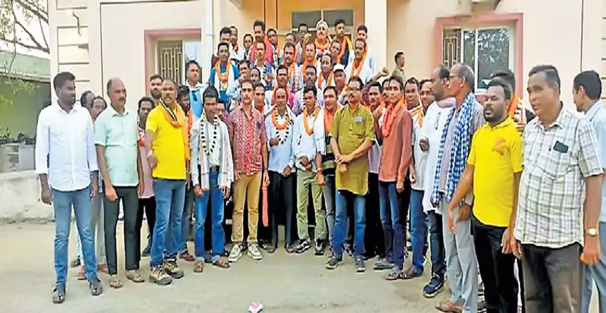 Odisha: पुलिस ने 43 किसानों को हिरासत में लिया, बरगढ़ में रेल रोको प्रदर्शन विफल किया Odisha: पुलिस ने 43 किसानों को हिरासत में लिया, बरगढ़ में रेल रोको प्रदर्शन विफल किया