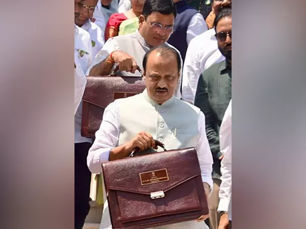 लड़की वाहिनी योजना से लेकर एयरपोर्ट नीति तक, Ajit Pawar ने राज्य बजट की प्रमुख घोषणाओं की रूपरेखा बताई लड़की वाहिनी योजना से लेकर एयरपोर्ट नीति तक, Ajit Pawar ने राज्य बजट की प्रमुख घोषणाओं की रूपरेखा बताई