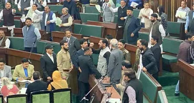 कठुआ हत्याकांड और गुलमर्ग फैशन शो को लेकर लॉस एंजेल्स में हंगामा कठुआ हत्याकांड और गुलमर्ग फैशन शो को लेकर लॉस एंजेल्स में हंगामा