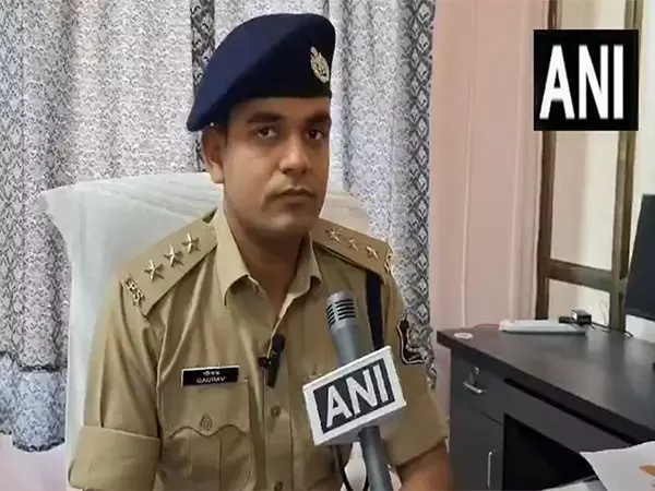 Gujarat: पड़ोसी ने 4 वर्षीय बच्ची की हत्या की, पुलिस को मानव बलि का संदेह Gujarat: पड़ोसी ने 4 वर्षीय बच्ची की हत्या की, पुलिस को मानव बलि का संदेह