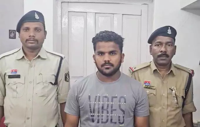 किशोरी का अपहरण फिर रेप, प्रेमी गिरफ्तार किशोरी का अपहरण फिर रेप, प्रेमी गिरफ्तार
