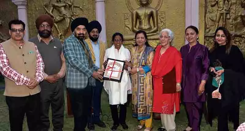 IAFA ने प्रख्यात महिला कलाकारों की प्रदर्शनी आयोजित की IAFA ने प्रख्यात महिला कलाकारों की प्रदर्शनी आयोजित की