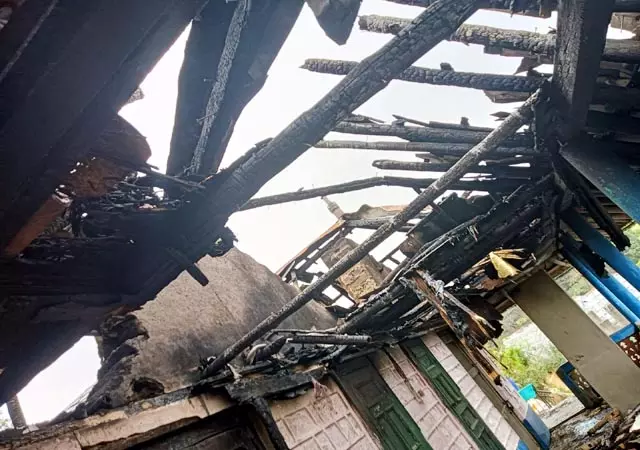 Mandi : घर में बेटे की शादी की चल रही थी तैयारियां, भीषण आग लगने से हुआ भारी नुकसान Mandi : घर में बेटे की शादी की चल रही थी तैयारियां, भीषण आग लगने से हुआ भारी नुकसान
