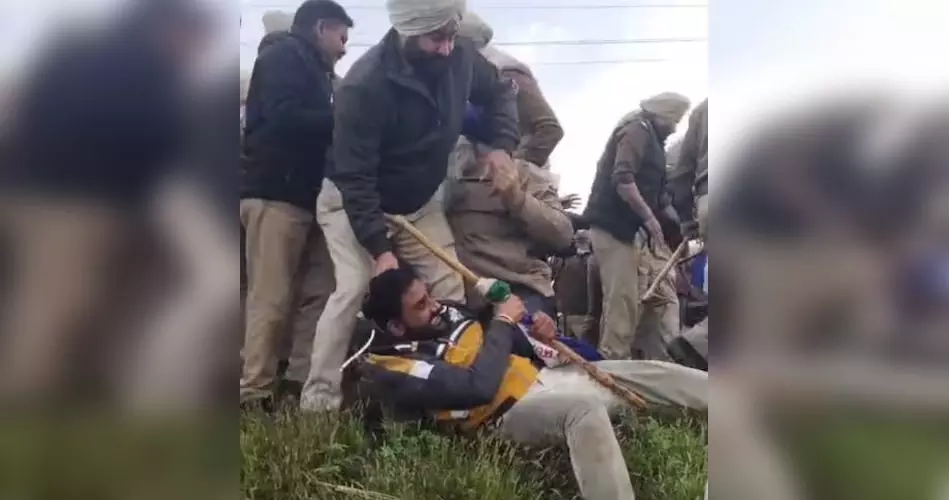 पुलिस और किसानों के बीच जबरदस्त भिड़ंत, सामने आया वीडियो पुलिस और किसानों के बीच जबरदस्त भिड़ंत, सामने आया वीडियो