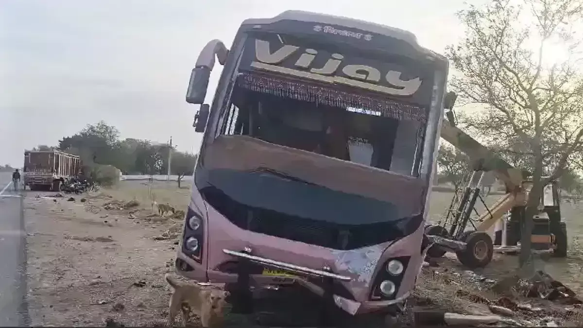 Nagaur: जोधपुर के स्टूडेंट्स की बस पलटी, हादसे में तीन की मौत Nagaur: जोधपुर के स्टूडेंट्स की बस पलटी, हादसे में तीन की मौत