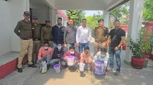 Haldwani: पुलिस और एसओजी ने कार्रवाई, आधा दर्जन तस्कर गिरफ्तार Haldwani: पुलिस और एसओजी ने कार्रवाई, आधा दर्जन तस्कर गिरफ्तार