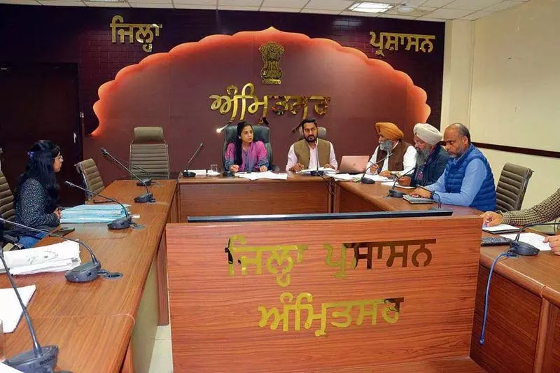 प्रदूषण की रोकथाम और जन स्वास्थ्य की रक्षा के लिए प्रशासन ने एनजीओ से हाथ मिलाया प्रदूषण की रोकथाम और जन स्वास्थ्य की रक्षा के लिए प्रशासन ने एनजीओ से हाथ मिलाया