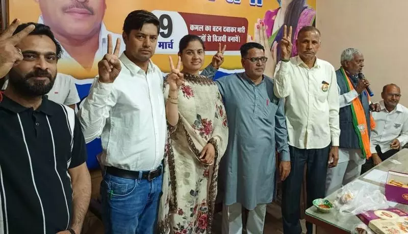 Haryana : करीबी सहयोगियों से मिलकर मतदाताओं के रुझान का विश्लेषण किया Haryana : करीबी सहयोगियों से मिलकर मतदाताओं के रुझान का विश्लेषण किया