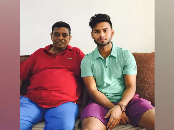 Rishabh Pant ने दिवंगत कोच तारक सिन्हा के अंतर्गत क्रिकेटर के रूप में अपने शुरुआती दिनों को याद किया Rishabh Pant ने दिवंगत कोच तारक सिन्हा के अंतर्गत क्रिकेटर के रूप में अपने शुरुआती दिनों को याद किया