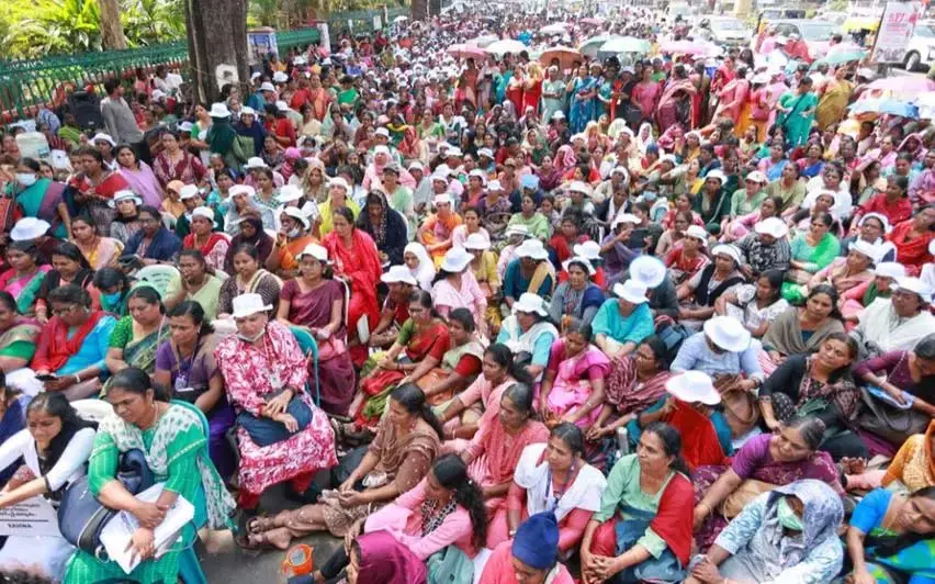 KERALA: आशा कार्यकर्ताओं की हड़ताल के एक महीने पूरे होने पर प्रदर्शनकारी अपना आंदोलन तेज करेंगे KERALA: आशा कार्यकर्ताओं की हड़ताल के एक महीने पूरे होने पर प्रदर्शनकारी अपना आंदोलन तेज करेंगे