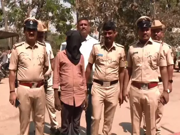 Karnataka police ने 33 लाख रुपये की चोरी का मामला सुलझाया, आंध्र से व्यक्ति गिरफ्तार Karnataka police ने 33 लाख रुपये की चोरी का मामला सुलझाया, आंध्र से व्यक्ति गिरफ्तार
