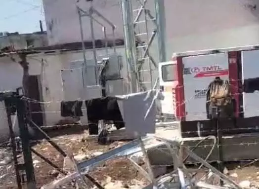 अशोक नगर के लोगों को रेडिएशन का खतरा, लगाए जा रहे मोबाइल टावर का विरोध अशोक नगर के लोगों को रेडिएशन का खतरा, लगाए जा रहे मोबाइल टावर का विरोध
