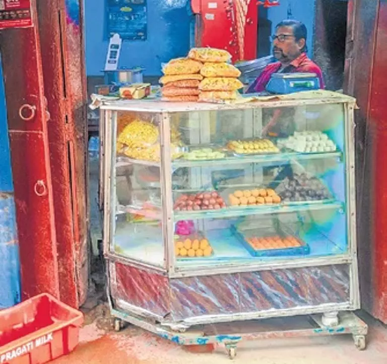 कटक शहर के 20 प्रतिष्ठित भोजनालयों को INTACH हेरिटेज टैग प्रदान किया गया कटक शहर के 20 प्रतिष्ठित भोजनालयों को INTACH हेरिटेज टैग प्रदान किया गया