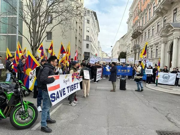 Tibetan प्रवासियों ने विद्रोह दिवस की 66वीं वर्षगांठ पर वियना में विरोध प्रदर्शन आयोजित किया Tibetan प्रवासियों ने विद्रोह दिवस की 66वीं वर्षगांठ पर वियना में विरोध प्रदर्शन आयोजित किया
