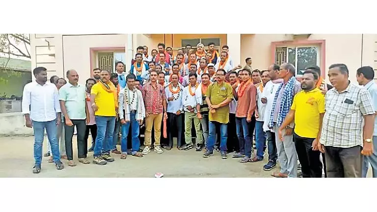 पुलिस ने 43 किसानों को हिरासत में लिया, Bargarh में रेल रोको प्रदर्शन विफल किया पुलिस ने 43 किसानों को हिरासत में लिया, Bargarh में रेल रोको प्रदर्शन विफल किया