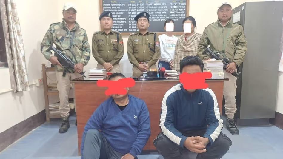 Manipur पुलिस ने दो नाबालिग लड़कियों को बचाया Manipur पुलिस ने दो नाबालिग लड़कियों को बचाया