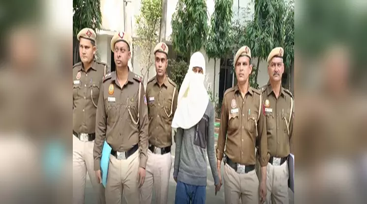 हिरासत में लिए गए बांग्लादेशी पिता-पुत्र, भारत का वोटर आईडी कार्ड भी मिला हिरासत में लिए गए बांग्लादेशी पिता-पुत्र, भारत का वोटर आईडी कार्ड भी मिला