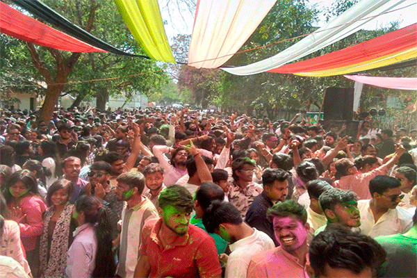 Garhwa: कांडी के बाजार प्रांगण में होली मिलन समारोह संपन्न Garhwa: कांडी के बाजार प्रांगण में होली मिलन समारोह संपन्न