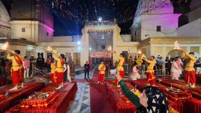 Raghunath Temple में भव्य महाआरती के साथ डॉ. करण सिंह का 94वां जन्मदिन मनाया गया Raghunath Temple में भव्य महाआरती के साथ डॉ. करण सिंह का 94वां जन्मदिन मनाया गया