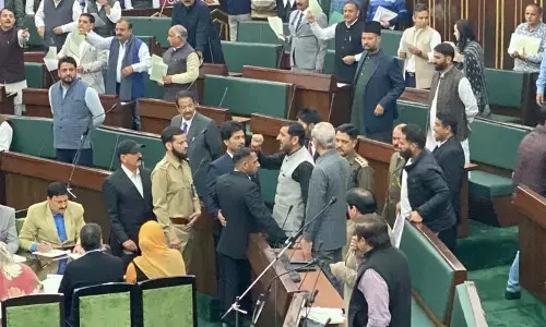 विधायक बानी, विधायक बिलावर एलए में आमने-सामने