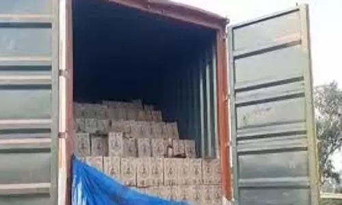 Haryana : पुलिस की बड़ी कार्रवाई, अवैध शराब से भरा ट्रक जब्त Haryana : पुलिस की बड़ी कार्रवाई, अवैध शराब से भरा ट्रक जब्त