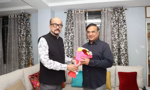 राज्यपाल रमेन डेका से मुख्यमंत्री डॉ. हिमंत बिस्वा सरमा ने की मुलाकात राज्यपाल रमेन डेका से मुख्यमंत्री डॉ. हिमंत बिस्वा सरमा ने की मुलाकात