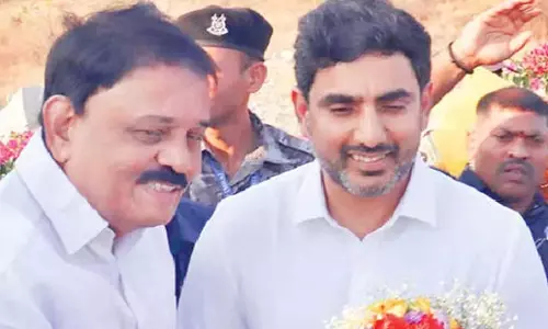 Andhra: पुट्टपर्थी हवाई अड्डे पर लोकेश का भव्य स्वागत हुआ
