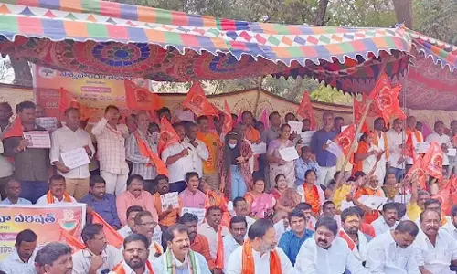 Andhra: विहिप नेताओं ने रायचोटी में श्रद्धालुओं पर हमले का विरोध किया