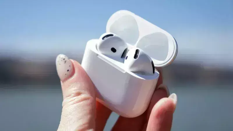 Apple जल्द ला रहा है कैमरा वाले AirPods, जानें फीचर्स