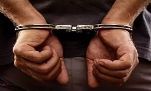 Odisha: ओडिशा में महिला और उसके पति ने प्रेमी की हत्या की, गिरफ्तार Odisha: ओडिशा में महिला और उसके पति ने प्रेमी की हत्या की, गिरफ्तार