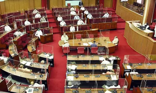 Bhubaneswar: ओडिशा विधानसभा में हंगामा, कांग्रेस के बहिनपति ने स्पीकर का माइक तोड़ा