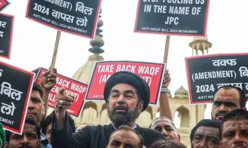 शिया धर्मगुरु कल्बे जवाद ने संसदीय बोर्ड की वक्फ बिल प्रक्रिया के विरोध में प्रदर्शन किया शिया धर्मगुरु कल्बे जवाद ने संसदीय बोर्ड की वक्फ बिल प्रक्रिया के विरोध में प्रदर्शन किया