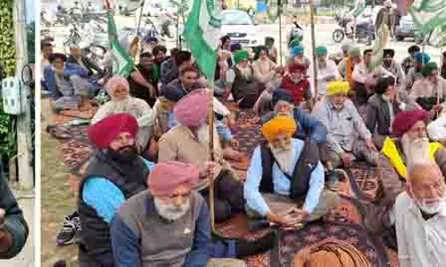 Jalandhar: किसानों ने मंत्री कार्यालय का घेराव किया
