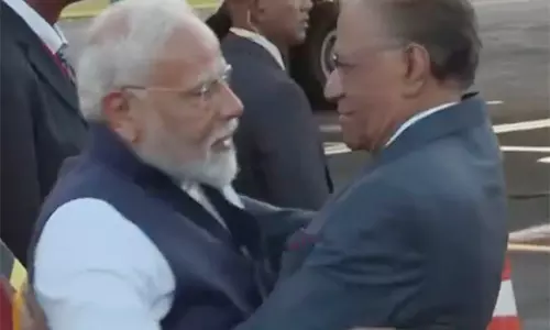 PM Modi मॉरीशस पहुंचे, उनका औपचारिक स्वागत किया गया