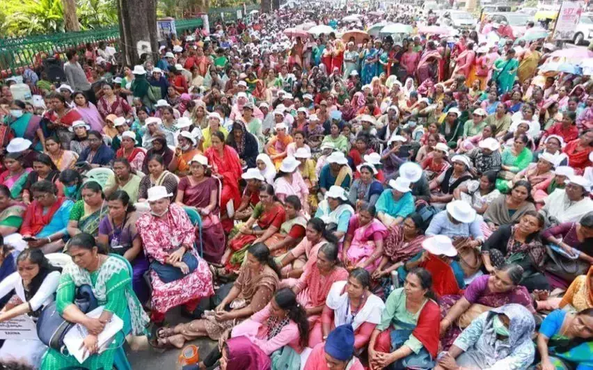ASHA कार्यकर्ताओं की हड़ताल का एक महीना पूरा होने पर प्रदर्शनकारी उग्र आंदोलन