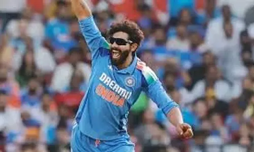सीटी जीत के बाद जडेजा को सर्वश्रेष्ठ क्षेत्ररक्षण का पदक मिला सीटी जीत के बाद जडेजा को सर्वश्रेष्ठ क्षेत्ररक्षण का पदक मिला