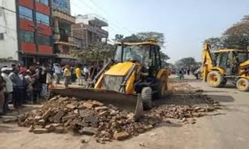 Hasanpur : रेलवे भूमि से अतिक्रमण हटाने की कार्रवाई Hasanpur : रेलवे भूमि से अतिक्रमण हटाने की कार्रवाई