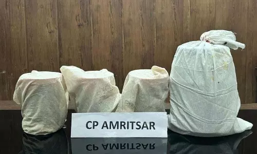 अमृतसर पुलिस ने चार लोगों को गिरफ्तार कर 4 किलो हेरोइन और ड्रग मनी जब्त की