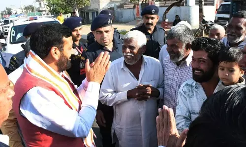 CM सैनी अचानक रोहतक के एक गांव में पहुंचे, ग्रामीणों से मिले
