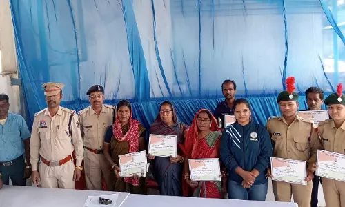 घरघोड़ा पुलिस ने चुनावी शांति व्यवस्था में सहयोगियों को किया सम्मानित