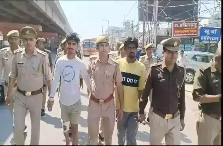 Kanpur: पुलिस ने नंगे पैर निकाली परेड तो अपराधियों ने की तौबा Kanpur: पुलिस ने नंगे पैर निकाली परेड तो अपराधियों ने की तौबा