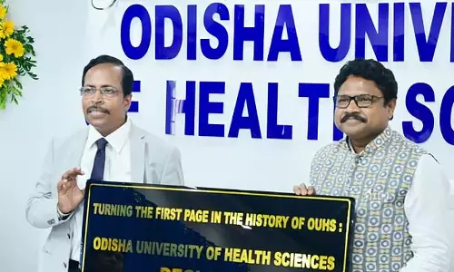 OUHS के कुलपति द्वारा परिवार के लिए कई स्वर्ण पदक हासिल करने पर विवाद खड़ा हो गया OUHS के कुलपति द्वारा परिवार के लिए कई स्वर्ण पदक हासिल करने पर विवाद खड़ा हो गया