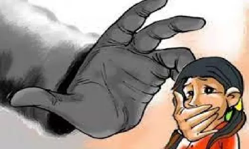 Jaunpur: प्रधानाध्यापक पर आठवीं की छात्रा से छेड़खानी का मामला सामने आया