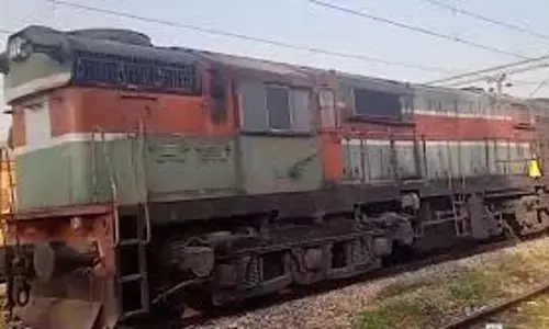 Jaunpur: मरुधर एक्सप्रेस में लोको पायलट ने इमरजेंसी ब्रेक लगाकर रोकी ट्रेन, जाने पूरी खबर