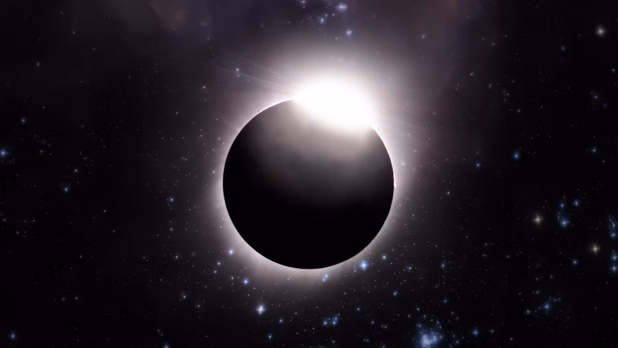 Chandra Grahan के अशुभ प्रभावों से बचने के लिए करें यह काम